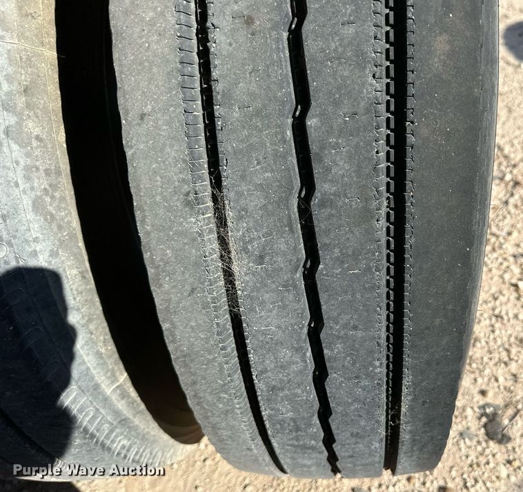 image for item DL0457 2009 CEI Pacer feed delivery trailer