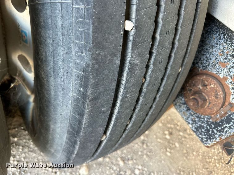 image for item DL0457 2009 CEI Pacer feed delivery trailer