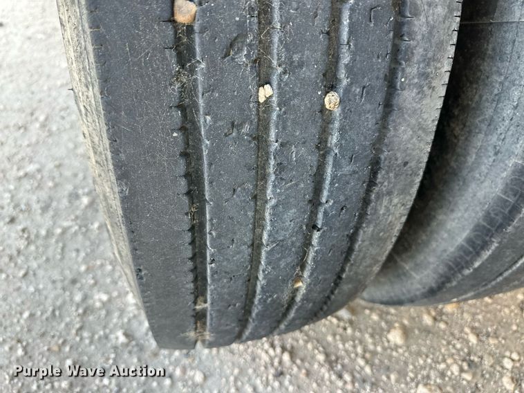 image for item DL0457 2009 CEI Pacer feed delivery trailer