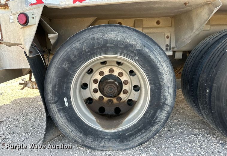 image for item DL0457 2009 CEI Pacer feed delivery trailer