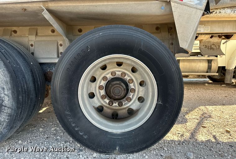 image for item DL0457 2009 CEI Pacer feed delivery trailer