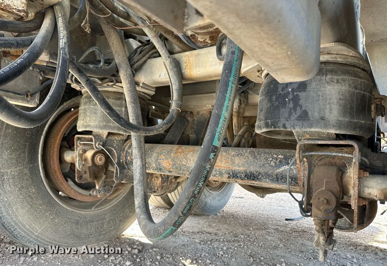 image for item DL0457 2009 CEI Pacer feed delivery trailer