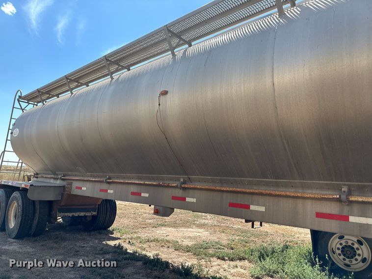 image for item DL0460 2003 Pinson AA81D298FRD7AAA feed delivery trailer