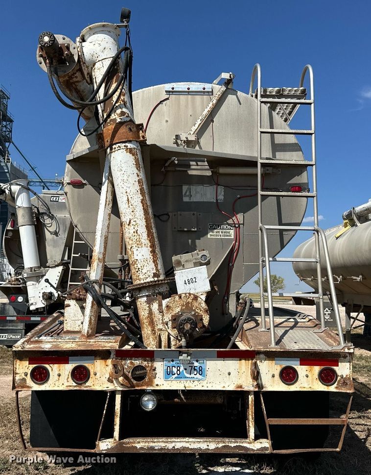 image for item DL0460 2003 Pinson AA81D298FRD7AAA feed delivery trailer