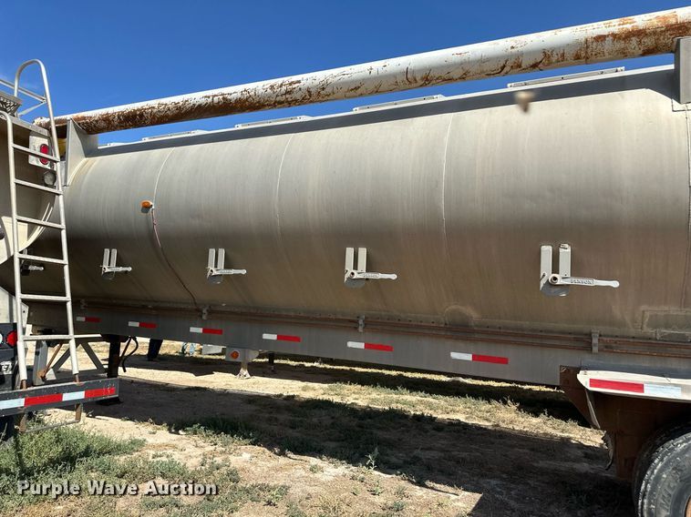 image for item DL0460 2003 Pinson AA81D298FRD7AAA feed delivery trailer