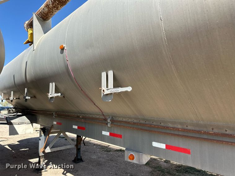 image for item DL0460 2003 Pinson AA81D298FRD7AAA feed delivery trailer