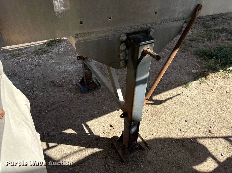 image for item DL0460 2003 Pinson AA81D298FRD7AAA feed delivery trailer