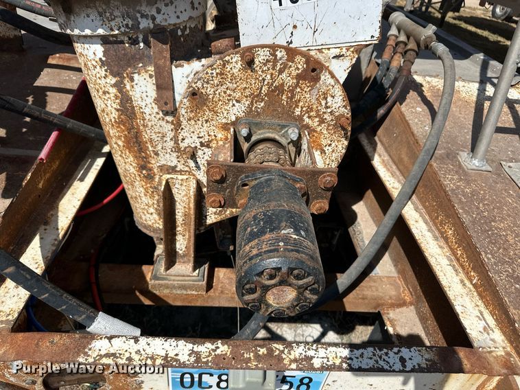 image for item DL0460 2003 Pinson AA81D298FRD7AAA feed delivery trailer