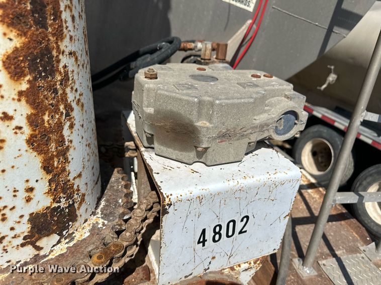 image for item DL0460 2003 Pinson AA81D298FRD7AAA feed delivery trailer