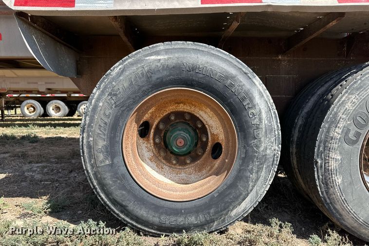 image for item DL0460 2003 Pinson AA81D298FRD7AAA feed delivery trailer