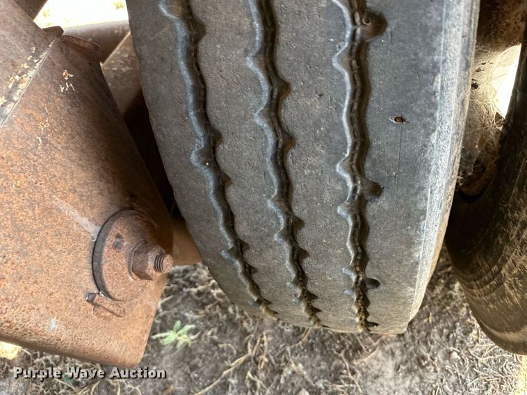 image for item DL0460 2003 Pinson AA81D298FRD7AAA feed delivery trailer