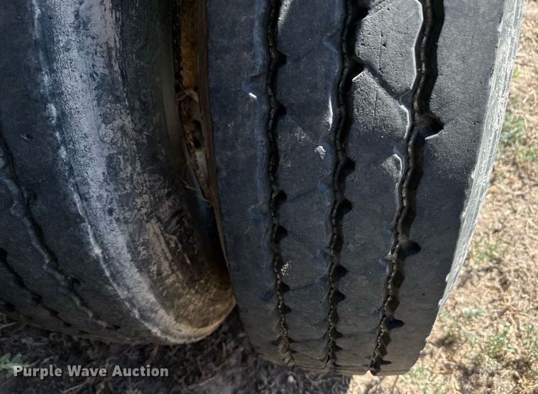 image for item DL0460 2003 Pinson AA81D298FRD7AAA feed delivery trailer