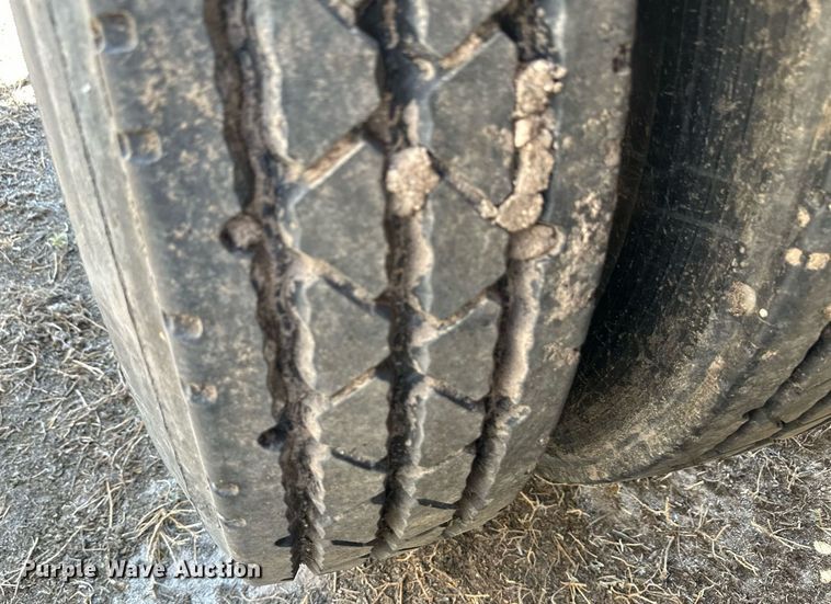 image for item DL0460 2003 Pinson AA81D298FRD7AAA feed delivery trailer