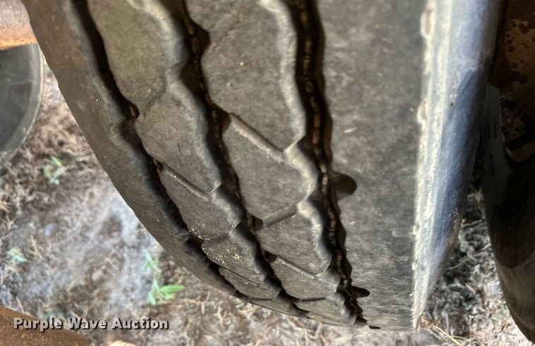 image for item DL0460 2003 Pinson AA81D298FRD7AAA feed delivery trailer