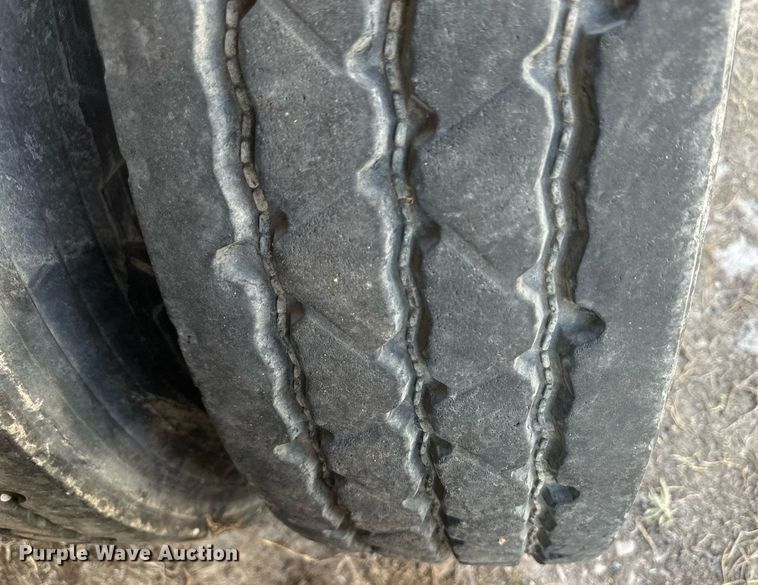 image for item DL0460 2003 Pinson AA81D298FRD7AAA feed delivery trailer