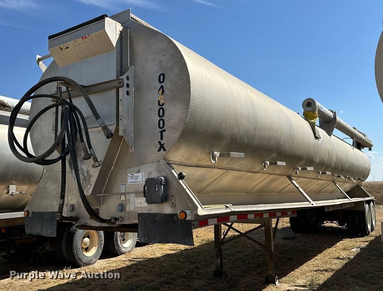 image for item DL0461 2004 CEI Pacer AT35L feed delivery trailer