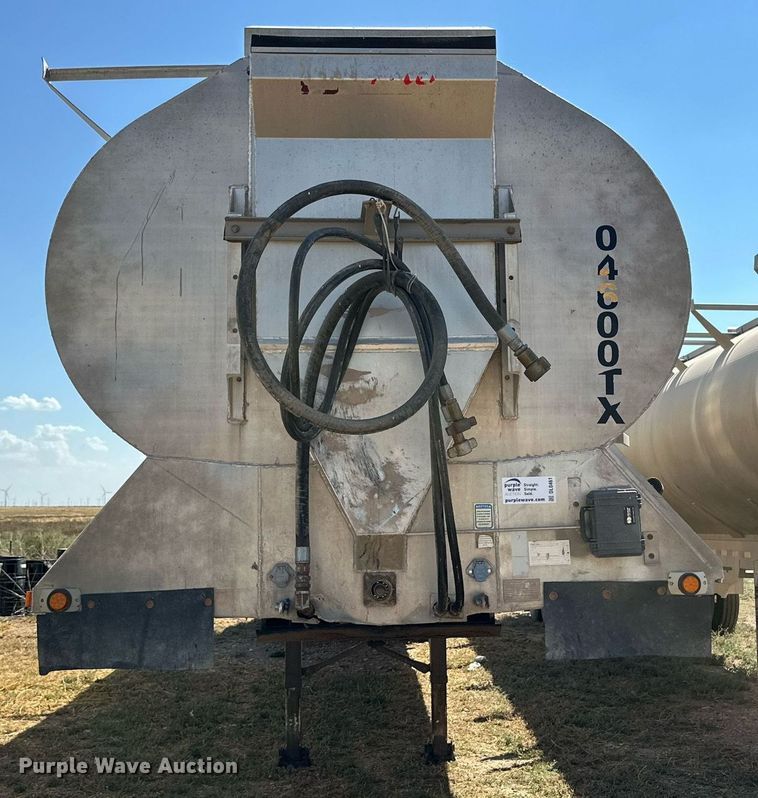 image for item DL0461 2004 CEI Pacer AT35L feed delivery trailer