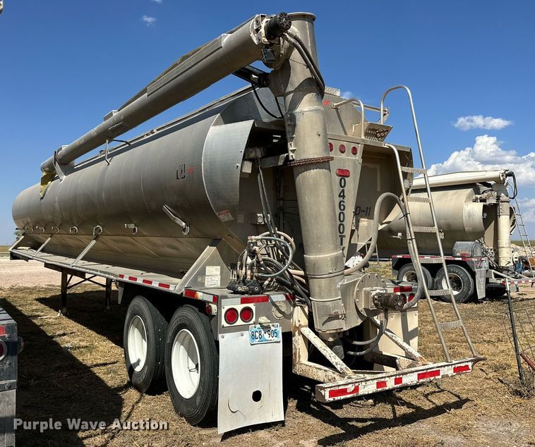 image for item DL0461 2004 CEI Pacer AT35L feed delivery trailer