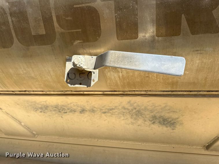 image for item DL0461 2004 CEI Pacer AT35L feed delivery trailer