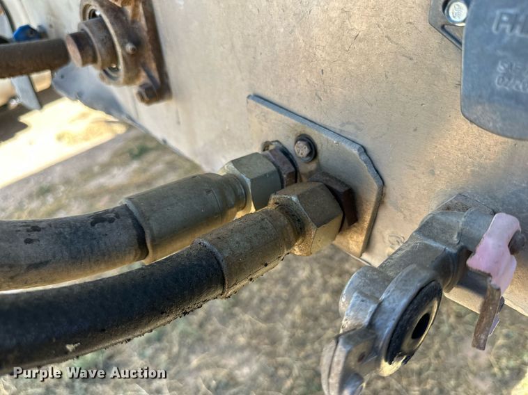 image for item DL0461 2004 CEI Pacer AT35L feed delivery trailer