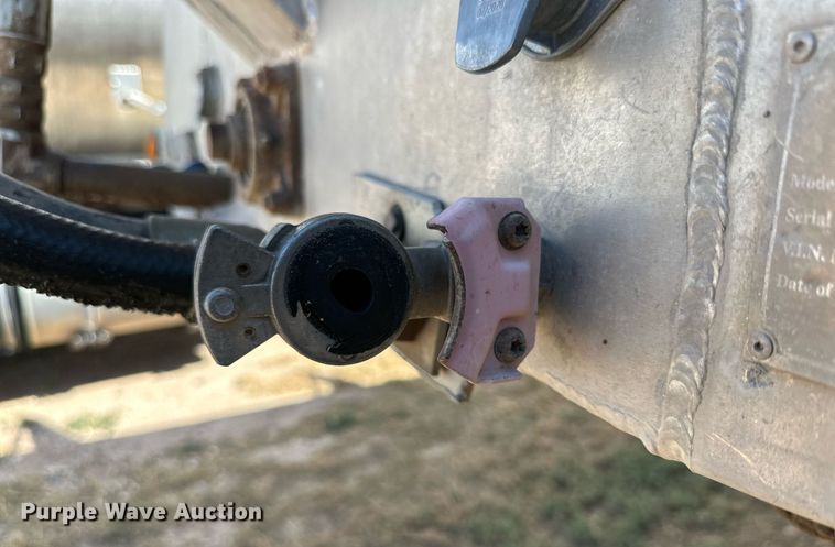 image for item DL0461 2004 CEI Pacer AT35L feed delivery trailer