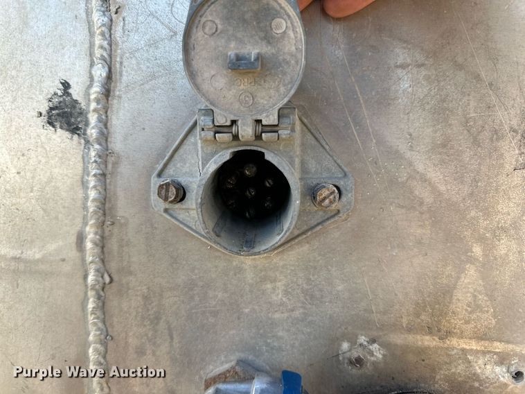 image for item DL0461 2004 CEI Pacer AT35L feed delivery trailer