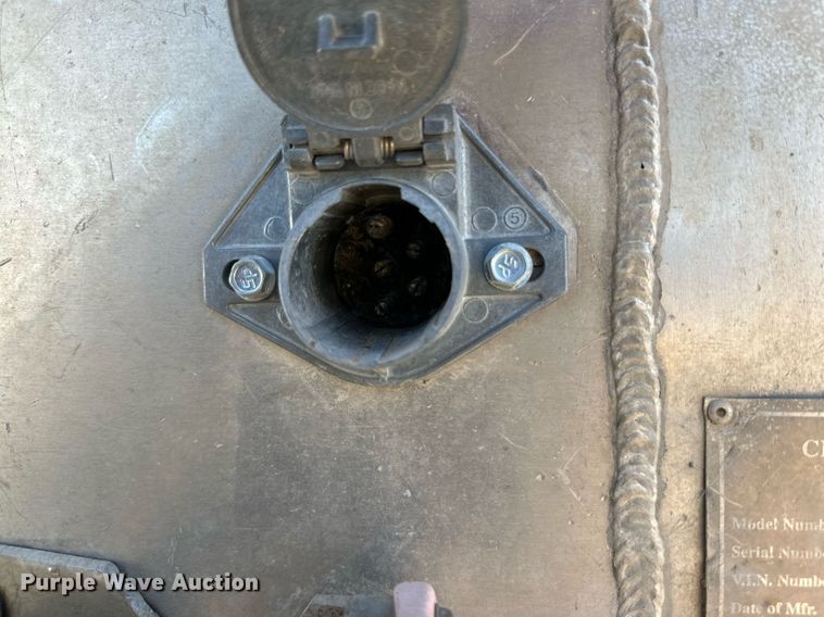 image for item DL0461 2004 CEI Pacer AT35L feed delivery trailer