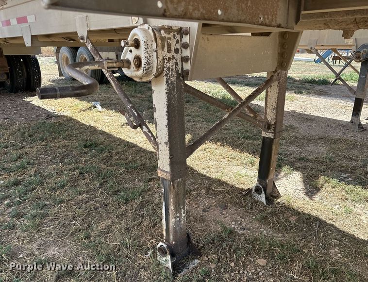 image for item DL0461 2004 CEI Pacer AT35L feed delivery trailer