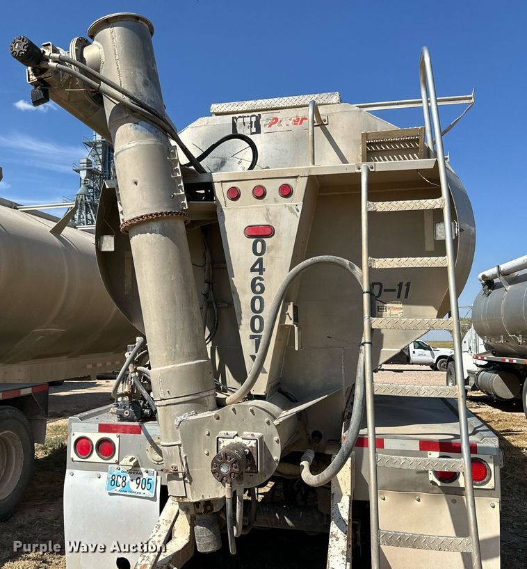 image for item DL0461 2004 CEI Pacer AT35L feed delivery trailer