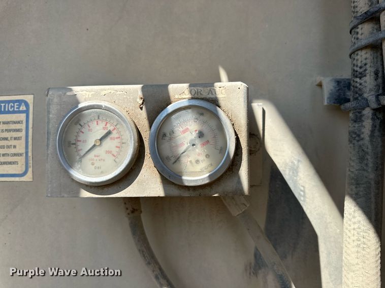 image for item DL0461 2004 CEI Pacer AT35L feed delivery trailer