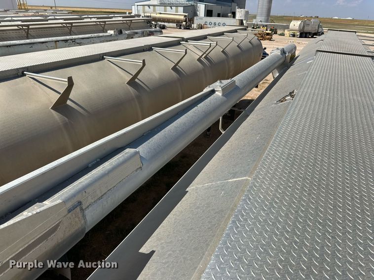 image for item DL0461 2004 CEI Pacer AT35L feed delivery trailer