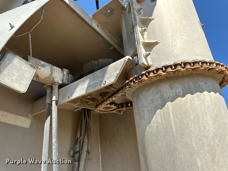 image for item DL0461 2004 CEI Pacer AT35L feed delivery trailer