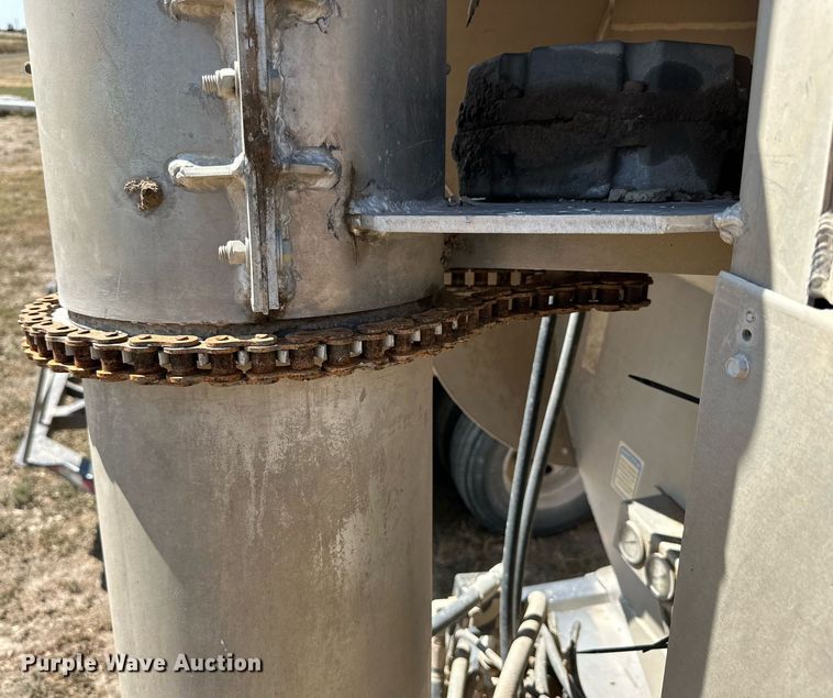 image for item DL0461 2004 CEI Pacer AT35L feed delivery trailer