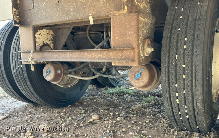 image for item DL0461 2004 CEI Pacer AT35L feed delivery trailer