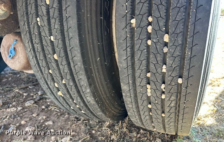 image for item DL0461 2004 CEI Pacer AT35L feed delivery trailer