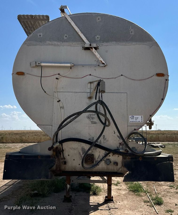 image for item DL0462 2003 Pinson feed delivery trailer