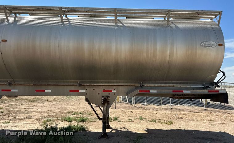 image for item DL0462 2003 Pinson feed delivery trailer