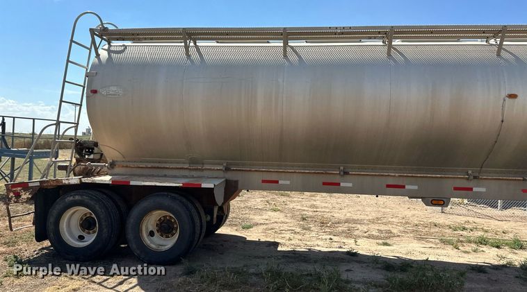 image for item DL0462 2003 Pinson feed delivery trailer