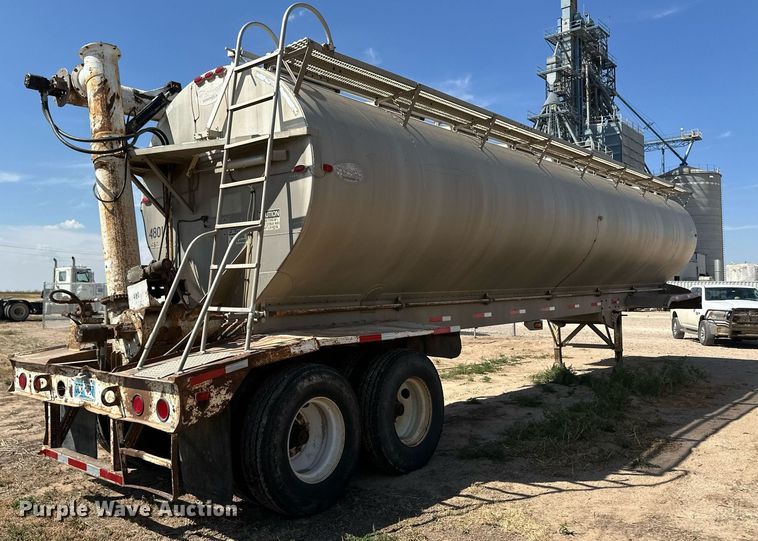 image for item DL0462 2003 Pinson feed delivery trailer