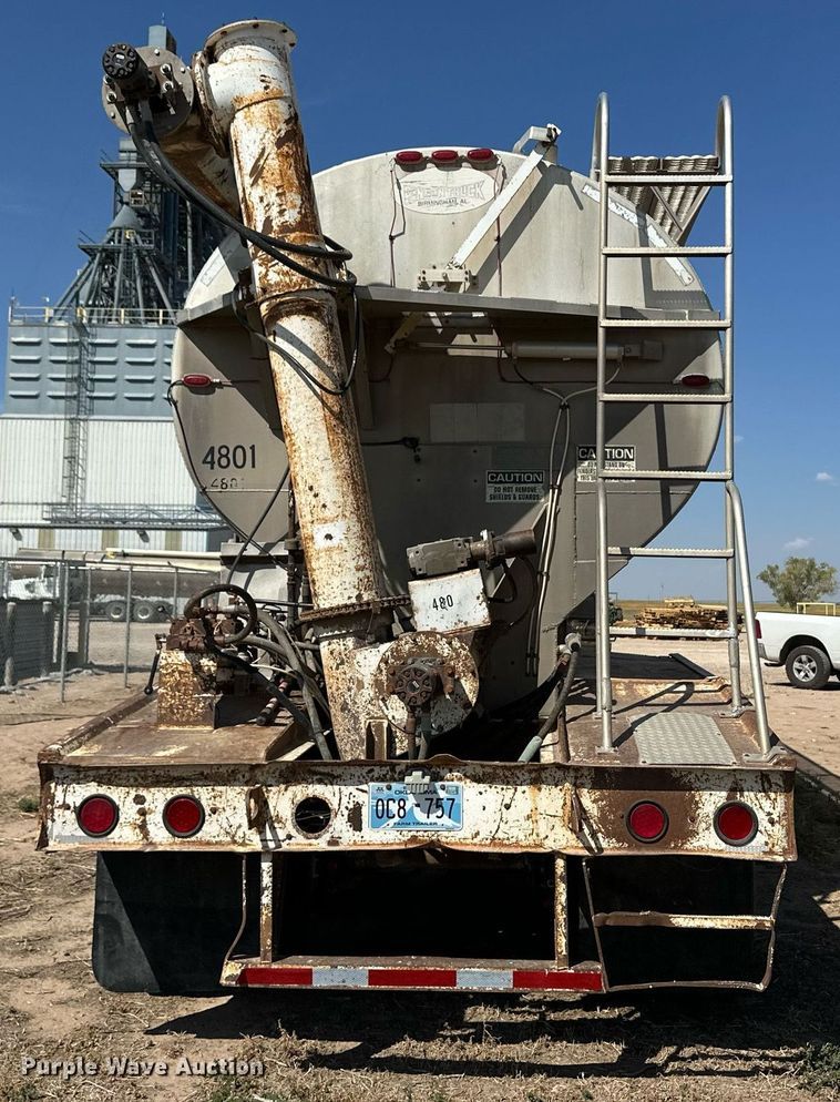 image for item DL0462 2003 Pinson feed delivery trailer