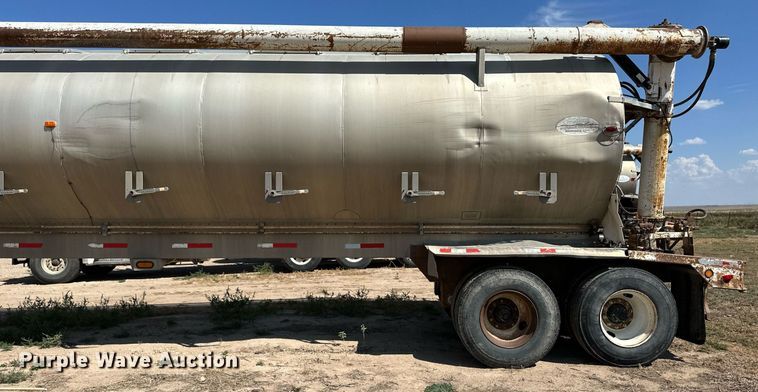image for item DL0462 2003 Pinson feed delivery trailer