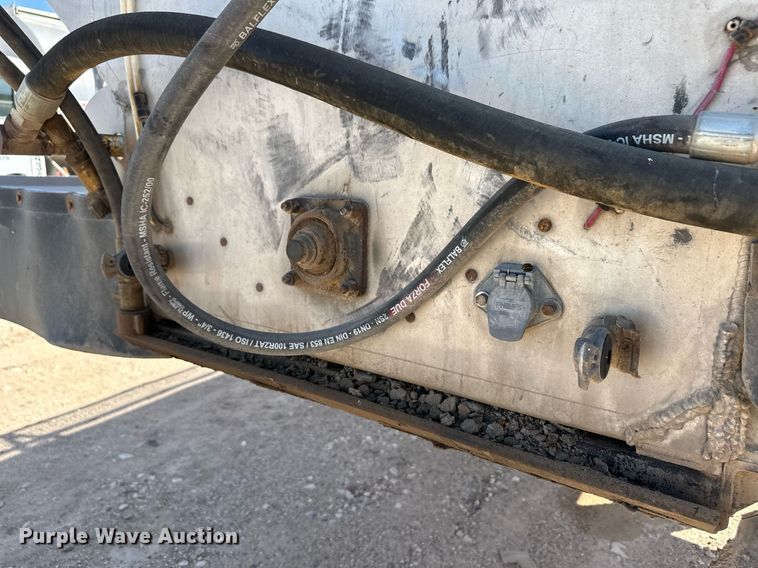 image for item DL0462 2003 Pinson feed delivery trailer