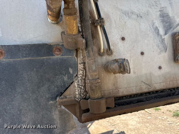 image for item DL0462 2003 Pinson feed delivery trailer