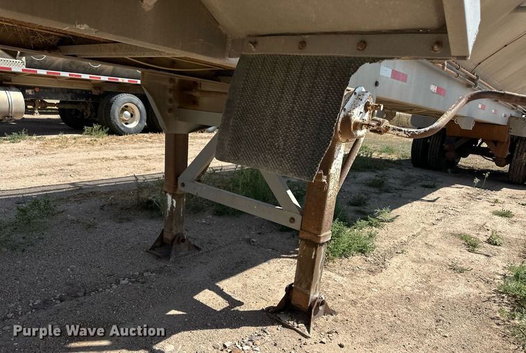 image for item DL0462 2003 Pinson feed delivery trailer