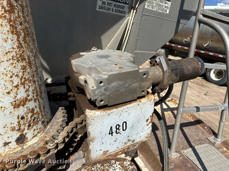 image for item DL0462 2003 Pinson feed delivery trailer