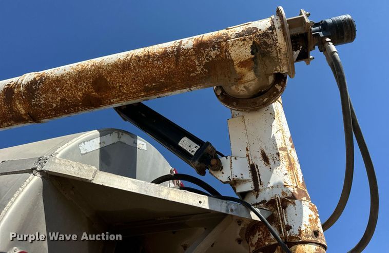 image for item DL0462 2003 Pinson feed delivery trailer