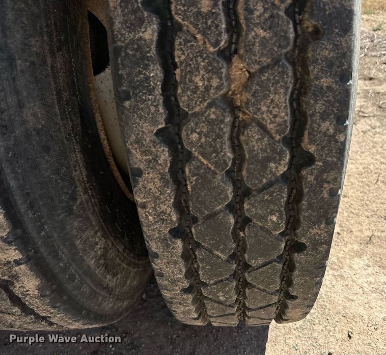 image for item DL0462 2003 Pinson feed delivery trailer