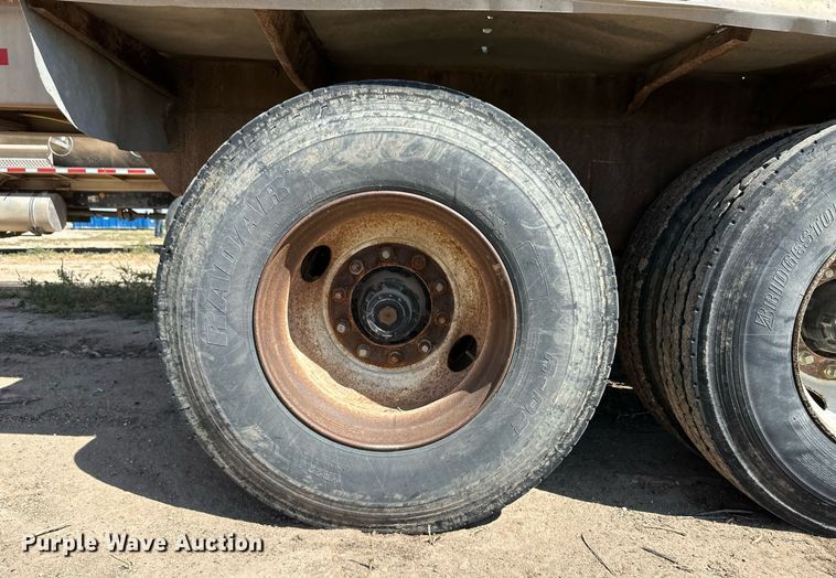 image for item DL0462 2003 Pinson feed delivery trailer