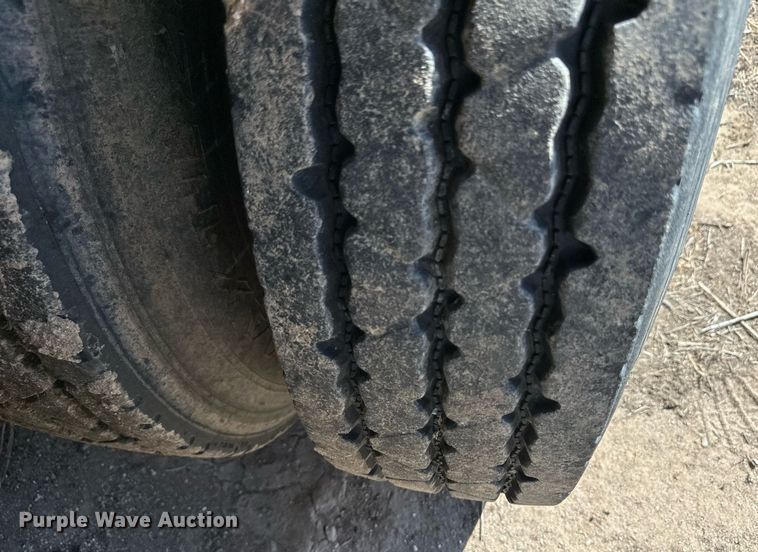 image for item DL0462 2003 Pinson feed delivery trailer