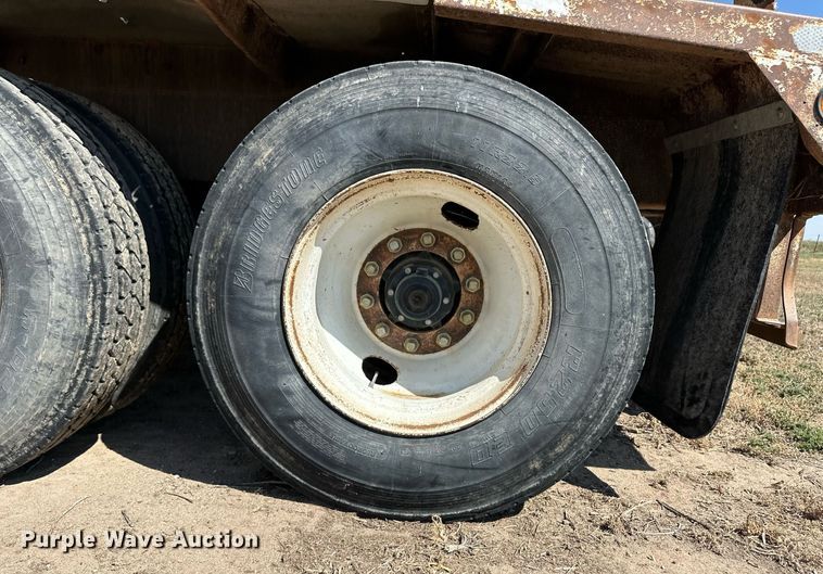 image for item DL0462 2003 Pinson feed delivery trailer